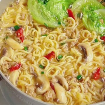 Mushroom Soup Noodles with Pork and Lettuce (2)