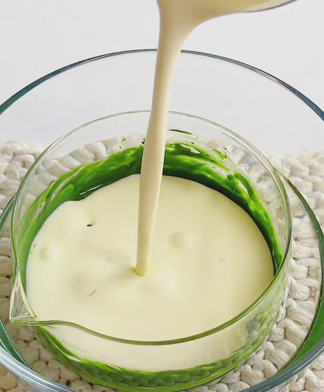 Add 120g heavy cream