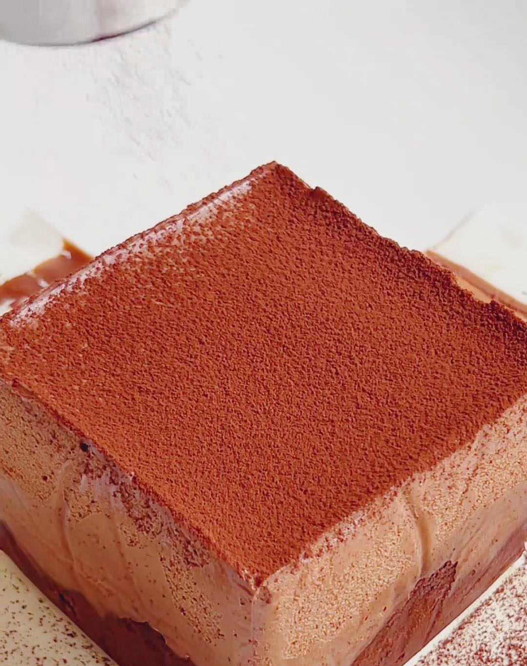 Dust top with 10g sifted cocoa powder