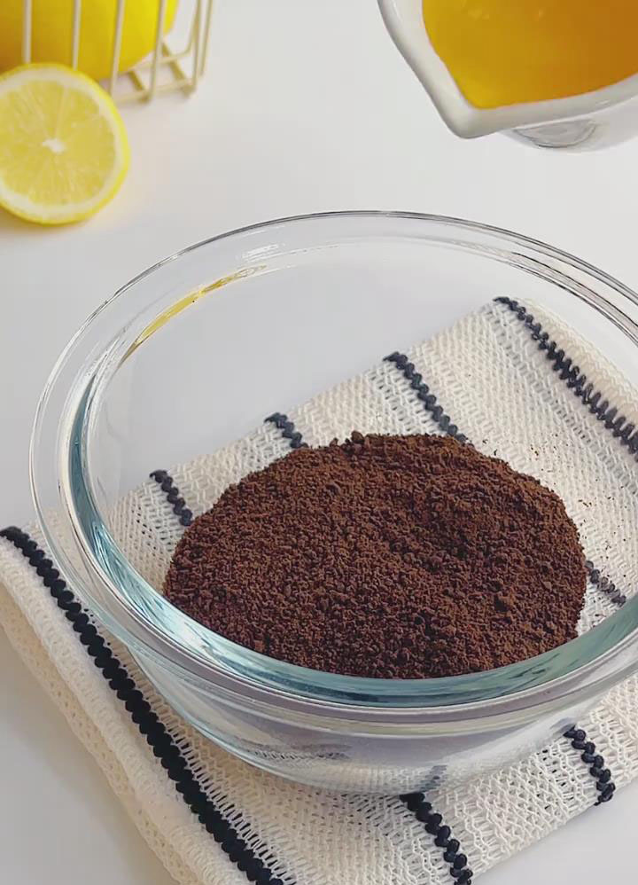 Mix in 35g melted butter and stir until evenly combined