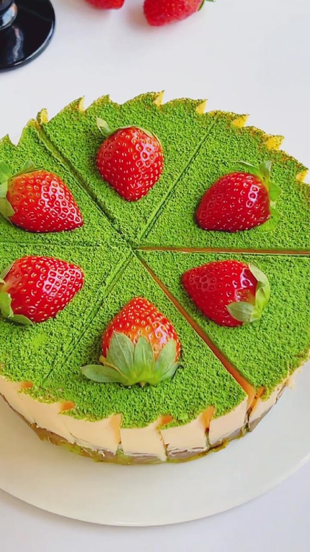 Strawberry Matcha Basque Cheesecake (4)