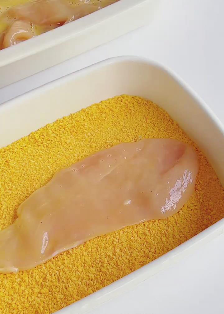Take each egg coated chicken cutlet and press it into the breadcrumbs