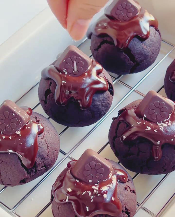 Garnish with chocolate chips and a sprinkle of coconut