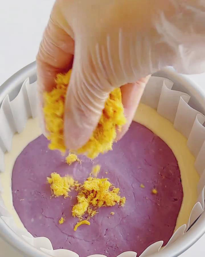 Layer on the taro filling