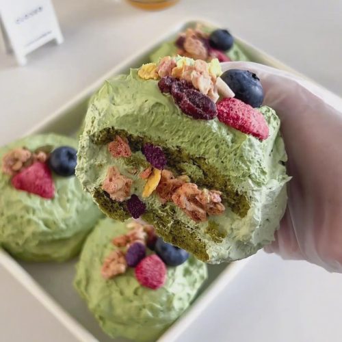 Fluffy Matcha Cake Bites with Silky Cream & Crunchy Oats - Cooking With ...