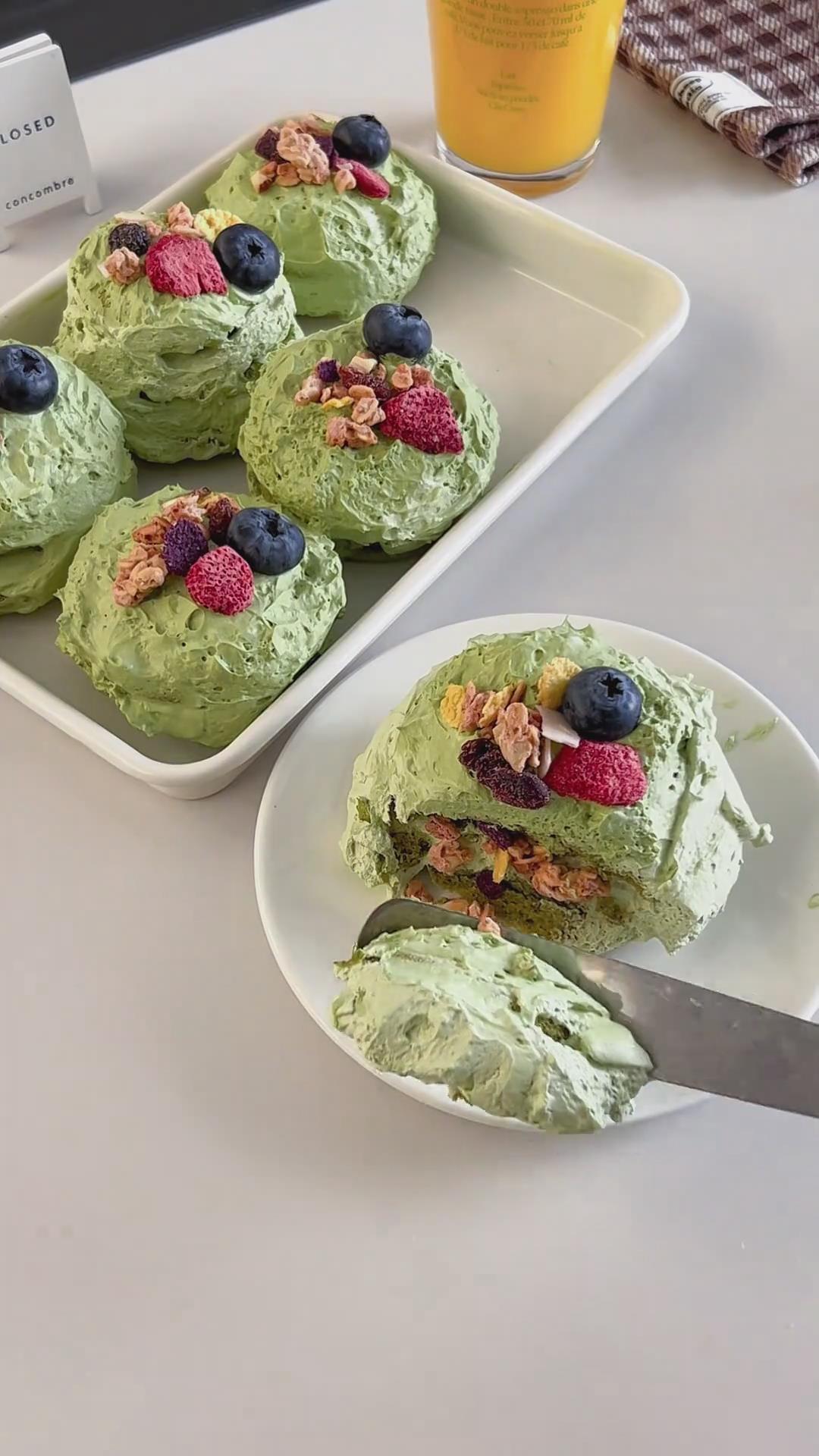 Fluffy Matcha Cake Bites with Silky Cream & Crunchy Oats - Cooking With ...