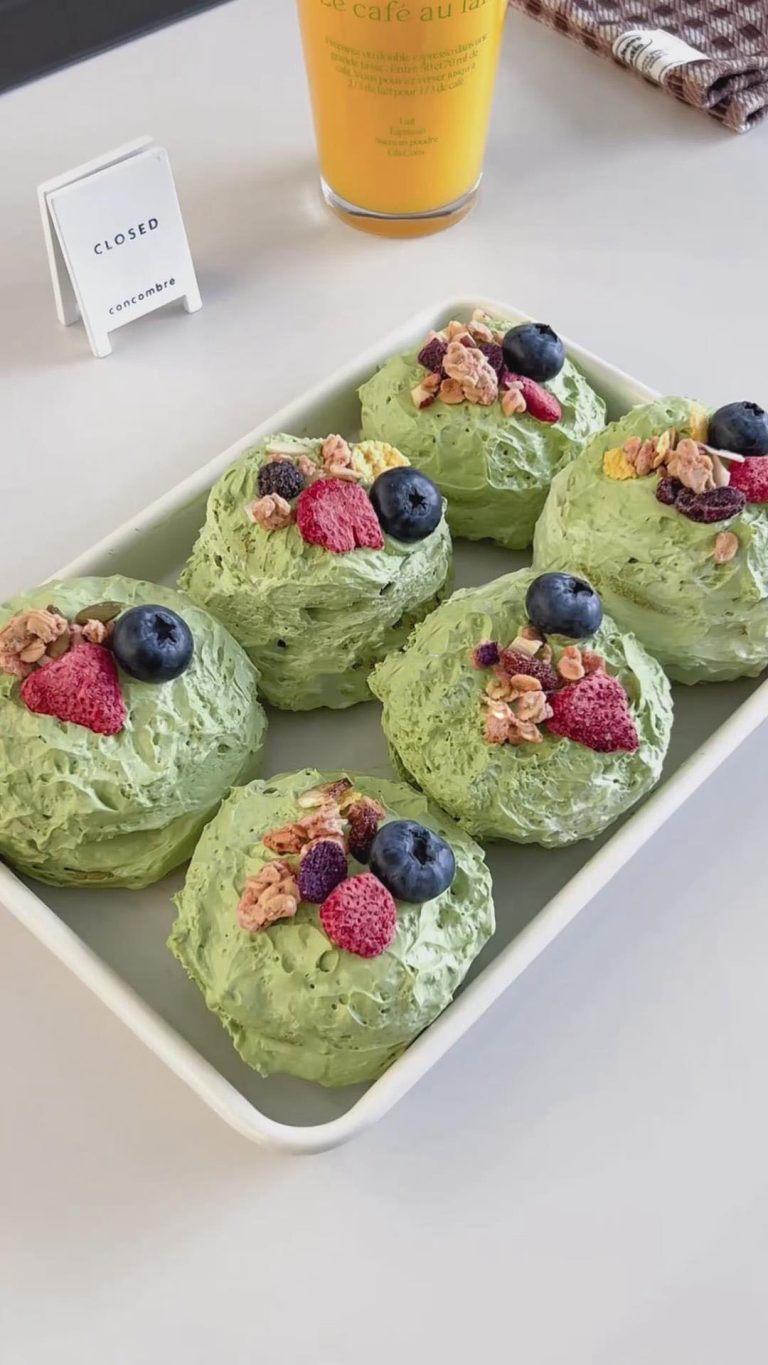 Fluffy Matcha Cake Bites with Silky Cream & Crunchy Oats - Cooking With ...