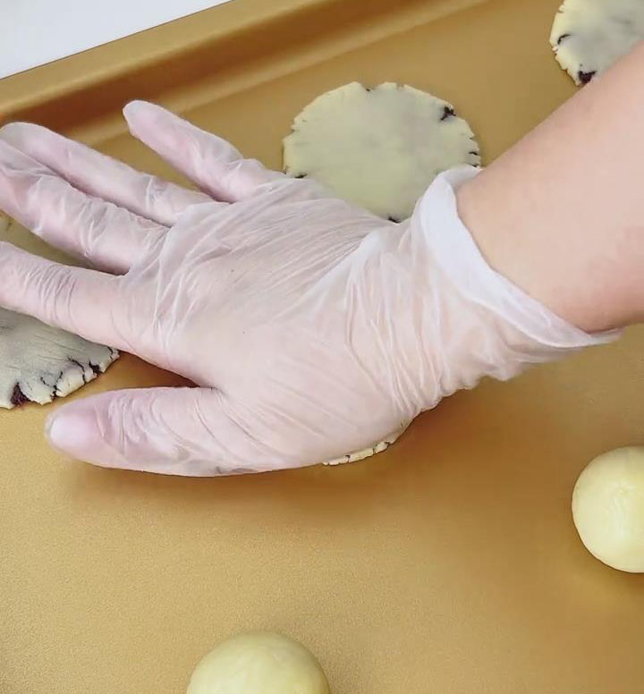 press to about 1.5 cm thick