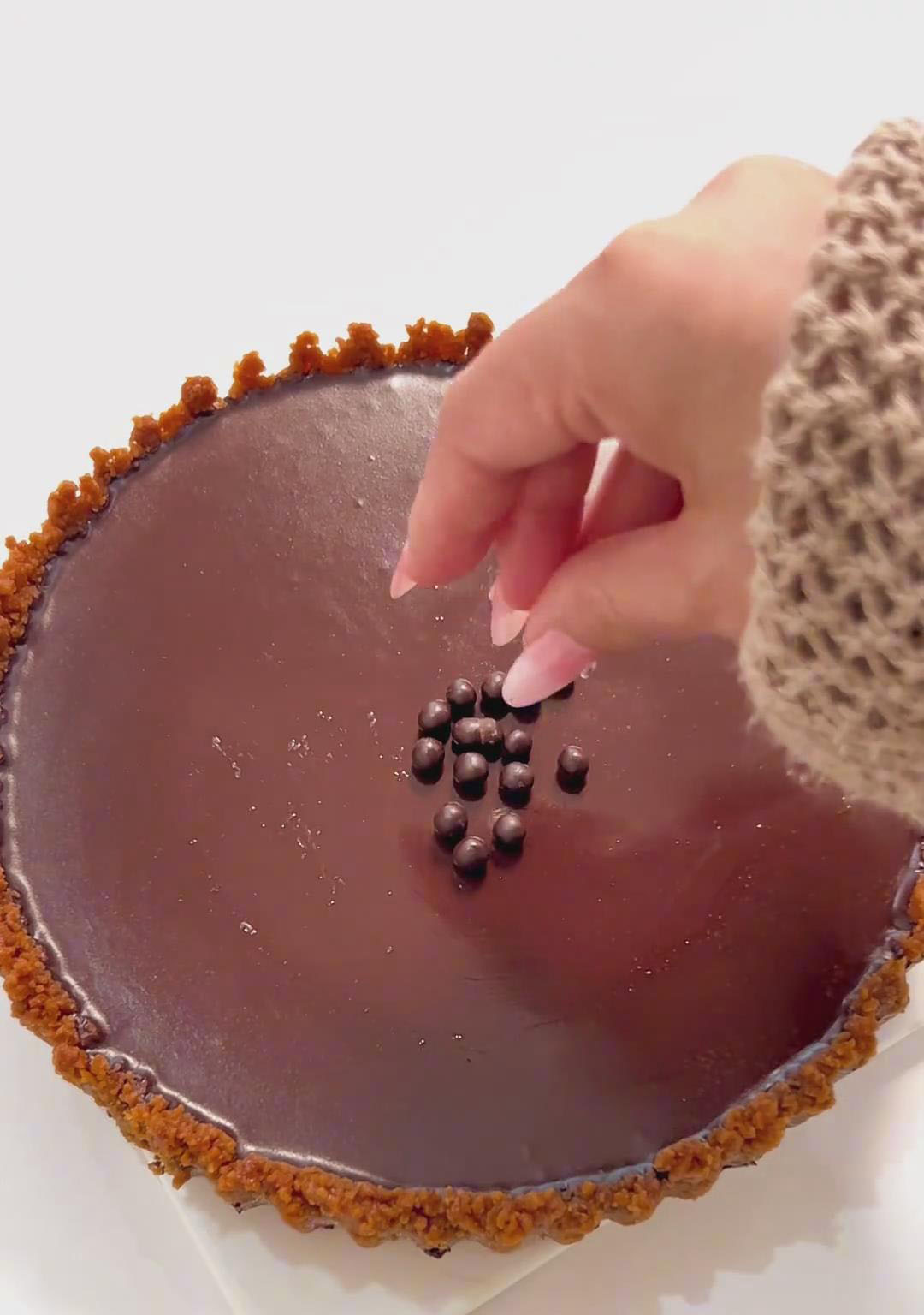 Decorate with chocolate pearls