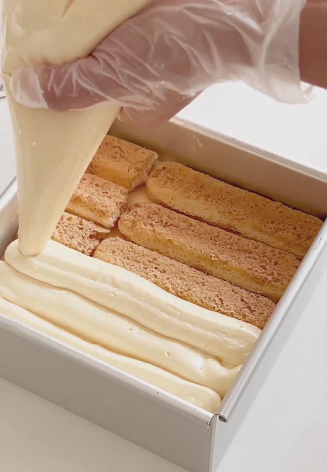 Spread the remaining mascarpone cream over the top