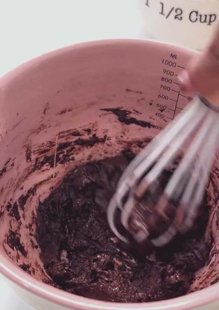 Using a whisk, mix in a gentle Z shaped motion until no dry flour remains