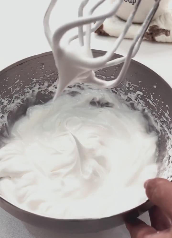 Whip the meringue