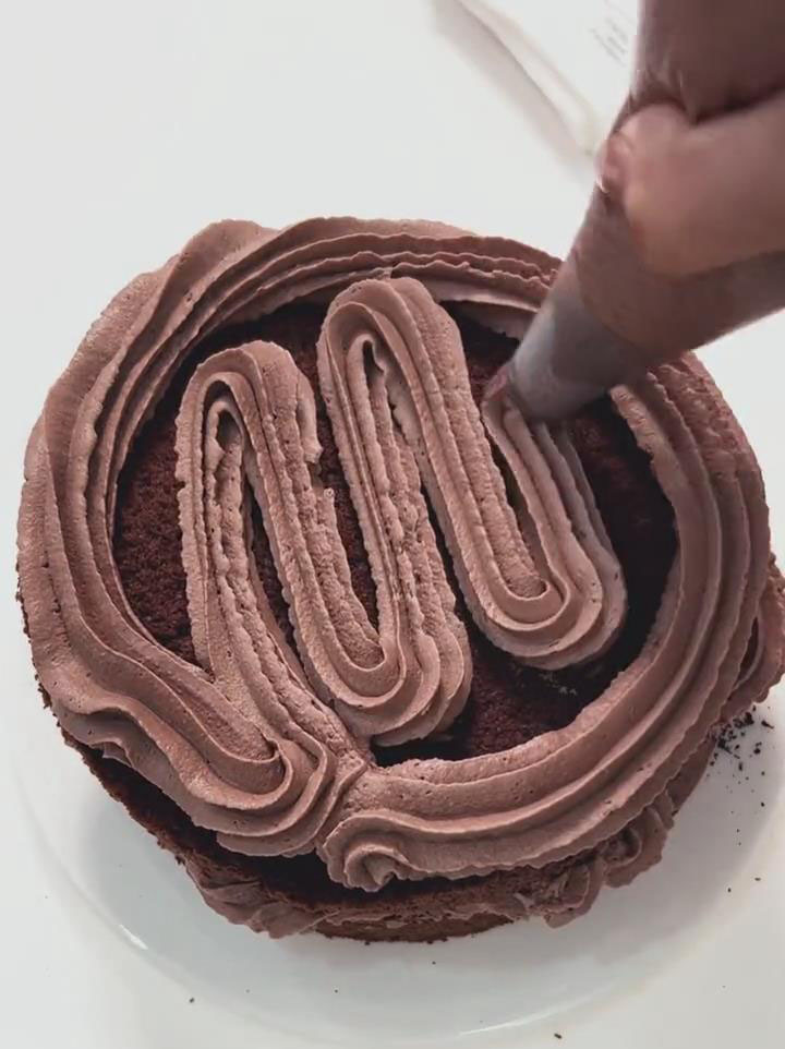 pipe a layer of chocolate cream