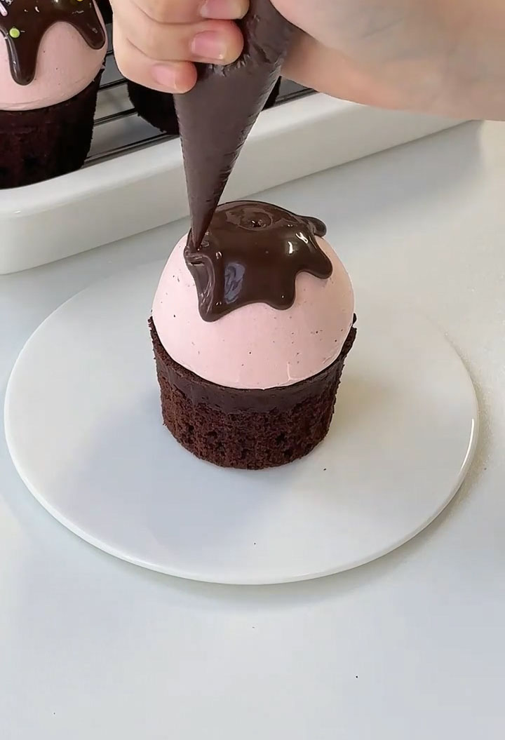 Easy Strawberry Chocolate Muffins step (10)