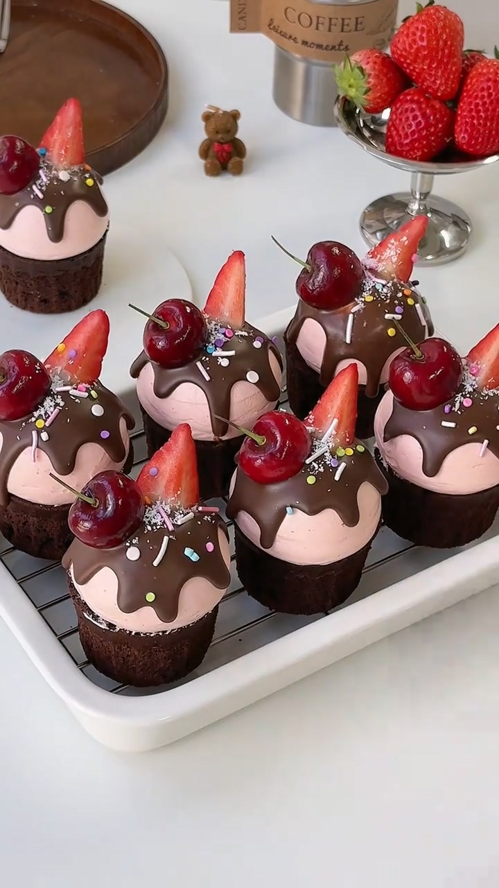 Easy Strawberry Chocolate Muffins step (11)
