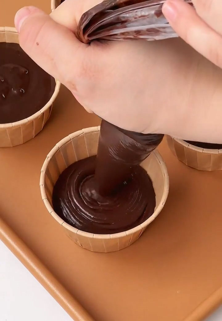 Easy Strawberry Chocolate Muffins step (6)