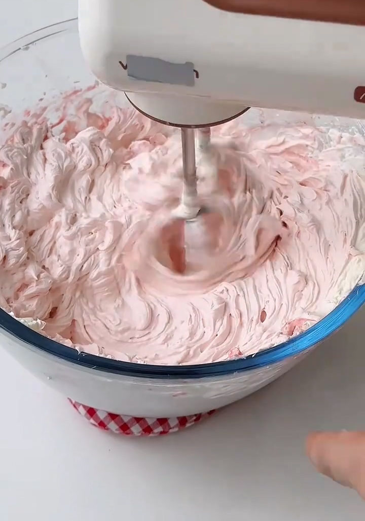 Easy Strawberry Chocolate Muffins step (8)