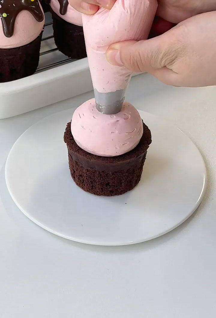 Easy Strawberry Chocolate Muffins step (9)