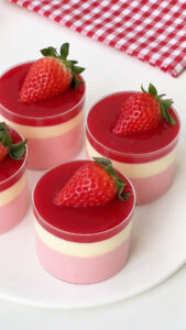 Easy Strawberry Mousse Cups (4)