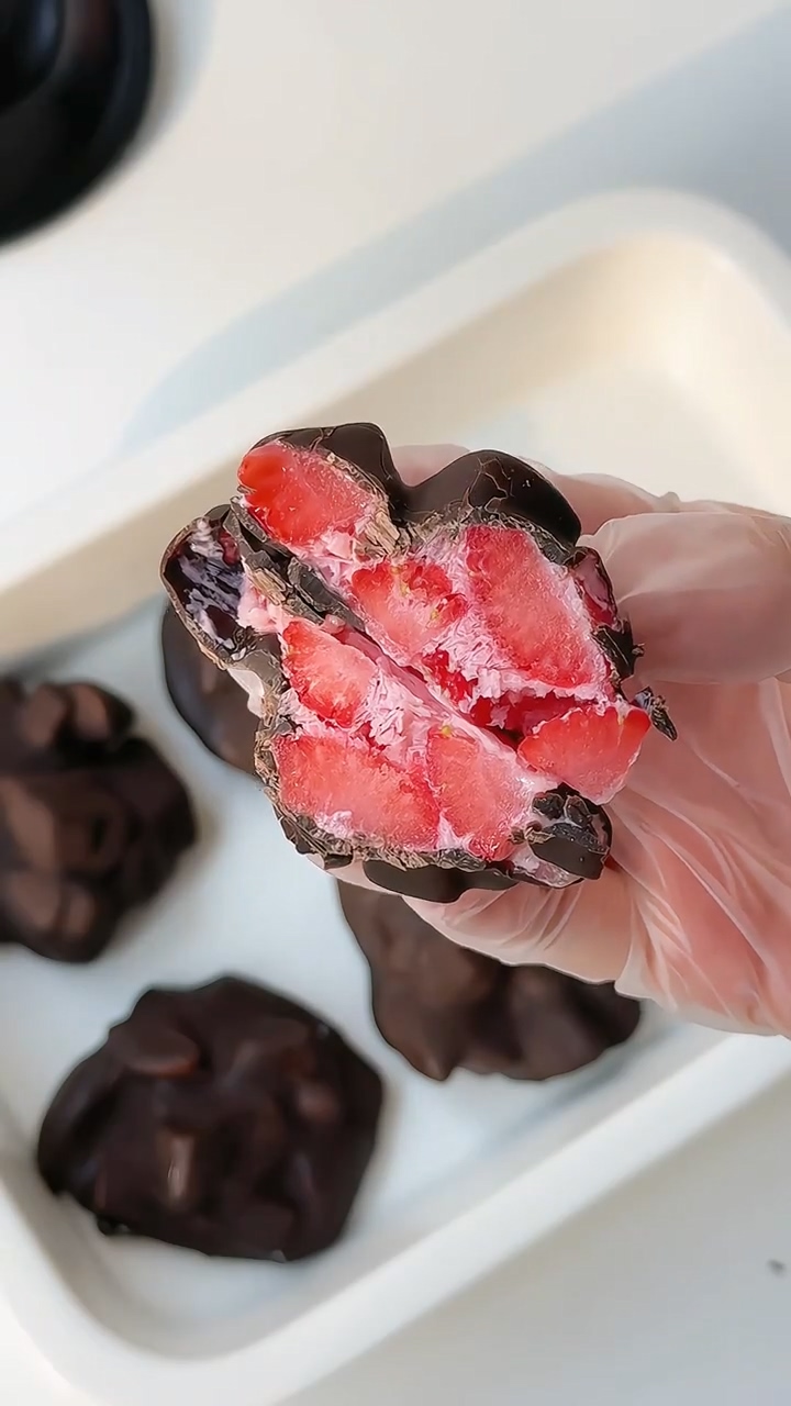 Easy Strawberry Yogurt Clusters (3)
