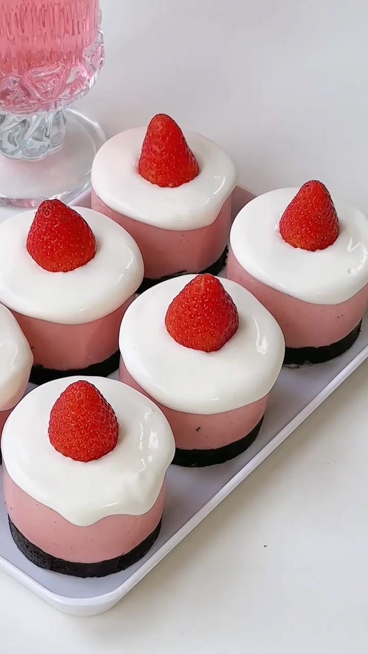 Mini Strawberry Cheesecake Mousse Cake (3)