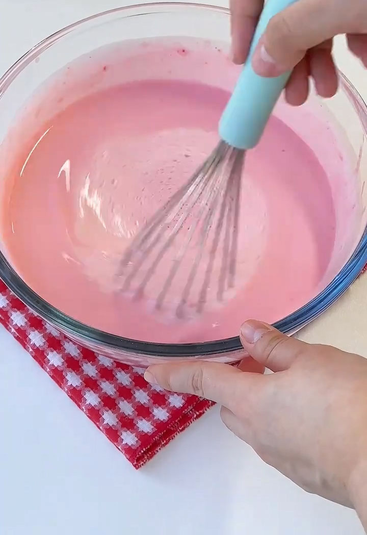 Strawberry Mille Crepe Cake step (10)