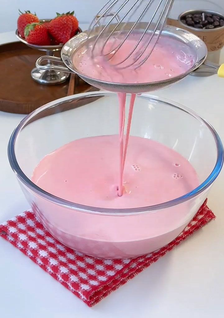 Strawberry Mille Crepe Cake step (11)