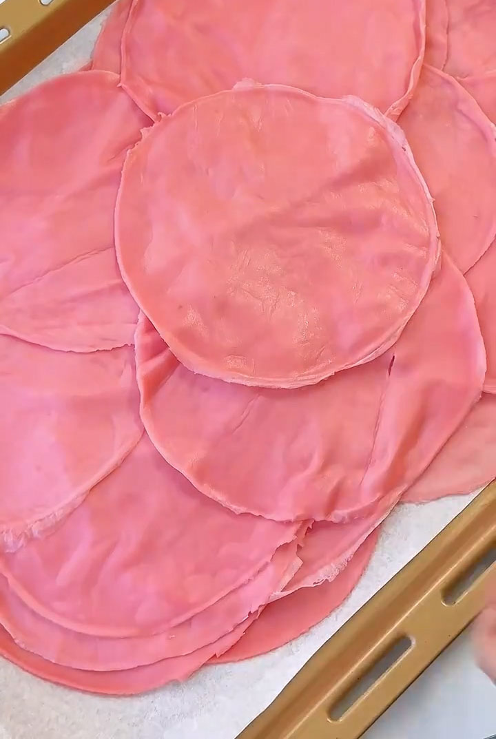 Strawberry Mille Crepe Cake step (13)