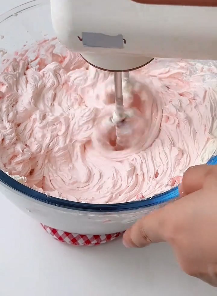 Strawberry Mille Crepe Cake step (14)