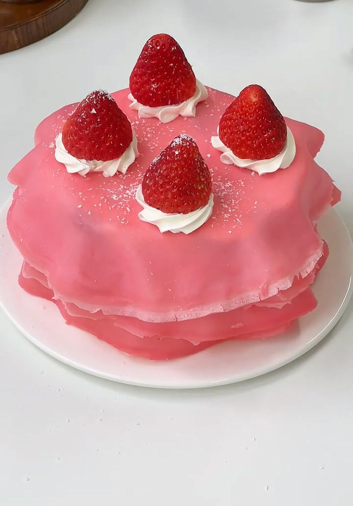 Strawberry Mille Crepe Cake step (17)