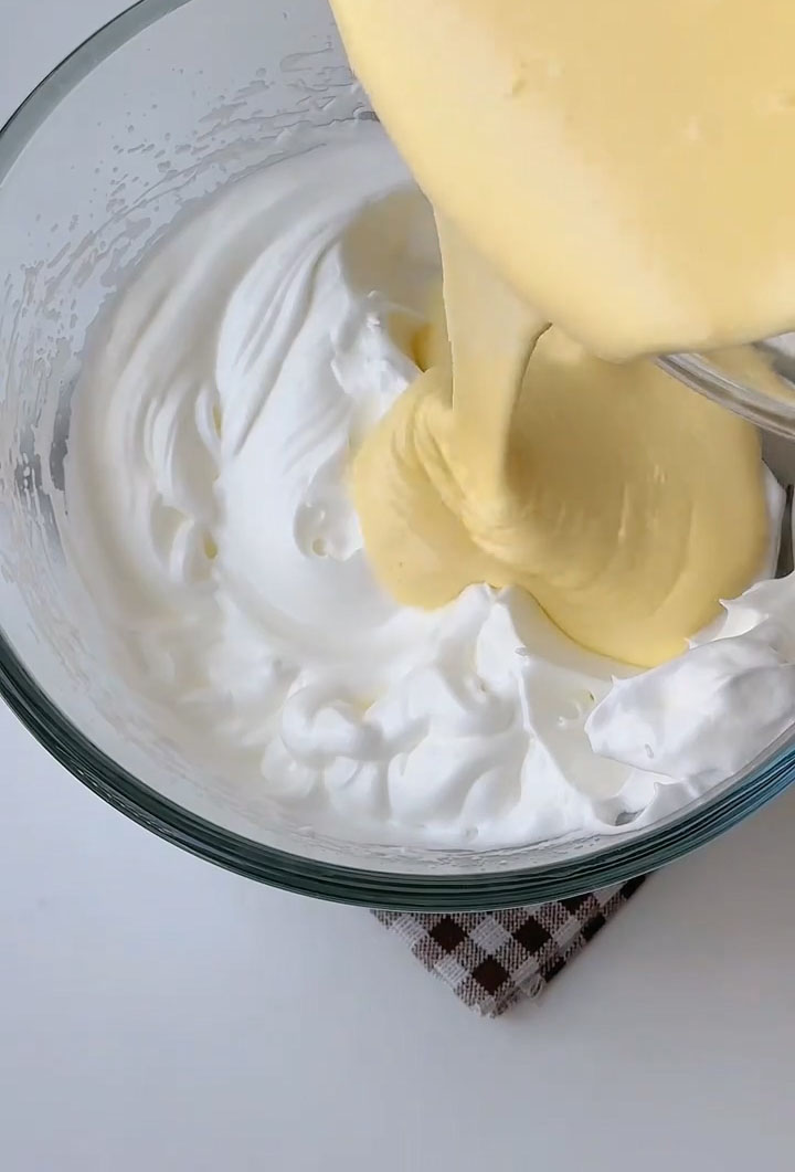 Strawberry Mille Crepe Cake step (6)