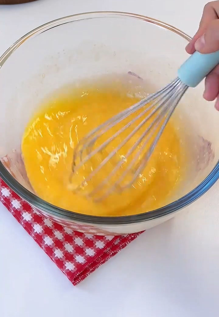 Strawberry Mille Crepe Cake step (8)