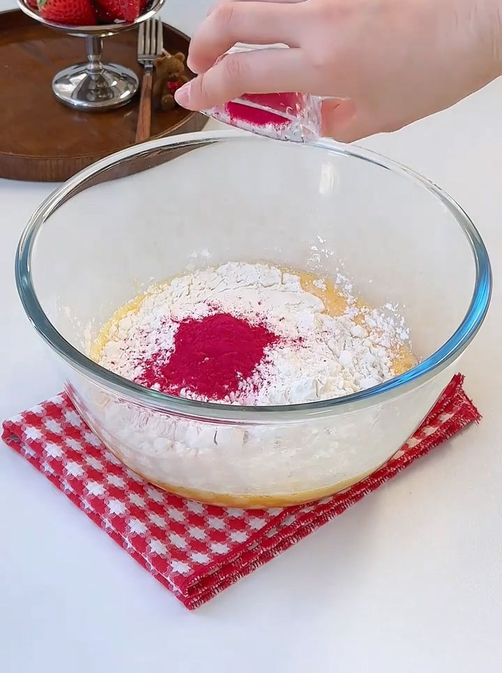 Strawberry Mille Crepe Cake step (9)