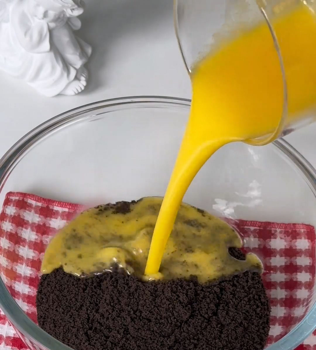 Combine the melted butter and Oreo cookie crumbs