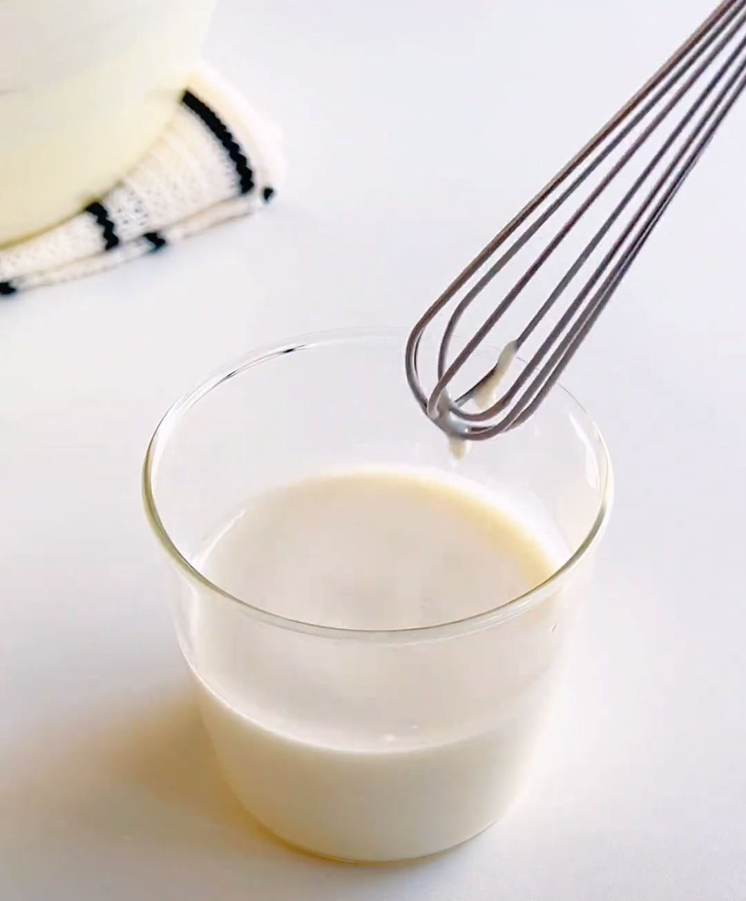 Dissolve the softened gelatin sheets in the hot milk