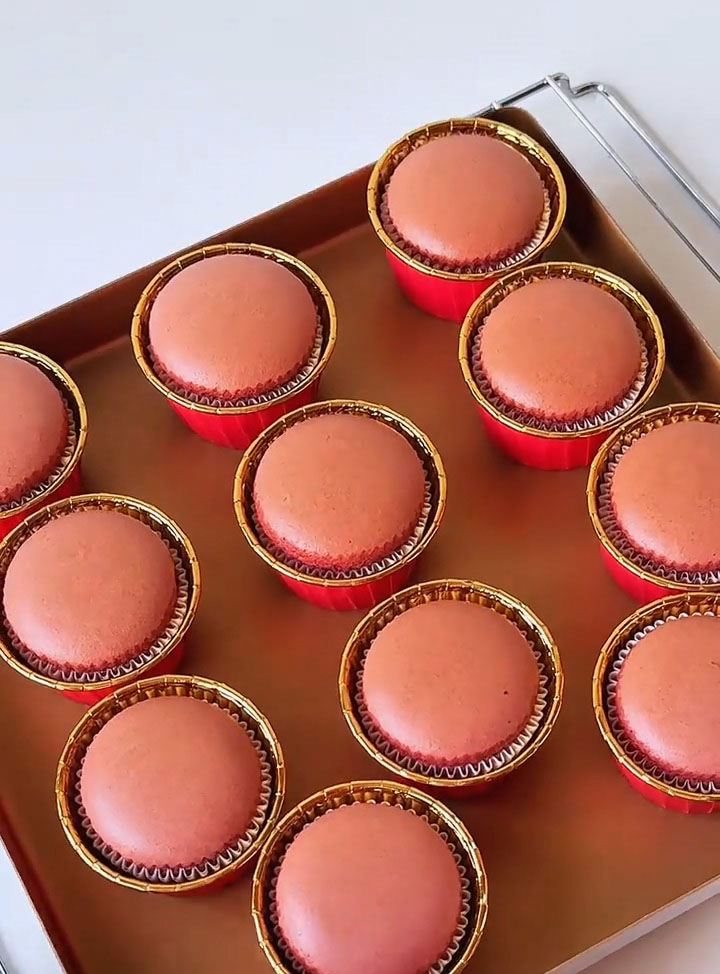 Let the cupcakes cool in the pan