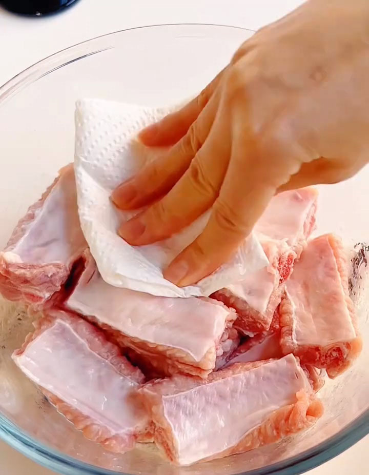Pat the ribs completely dry with paper towels