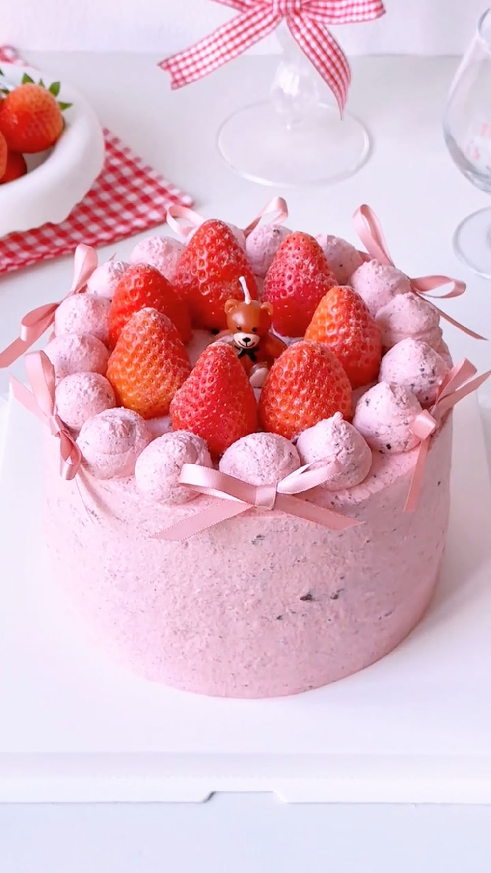 Strawberry Oreo Cream Cake (2)