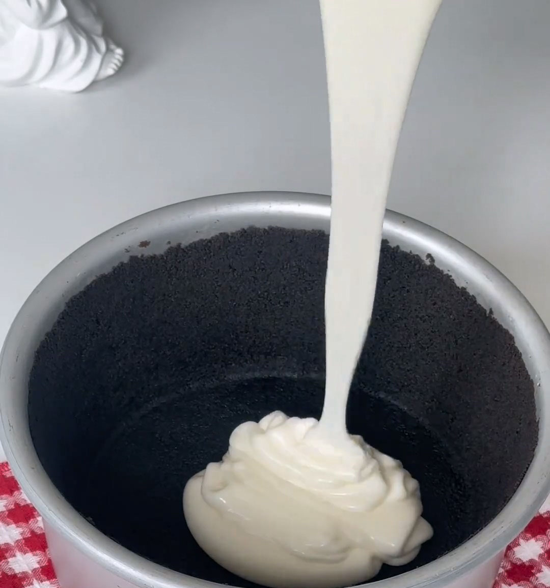Take one portion and pour it directly onto the chilled Oreo crust