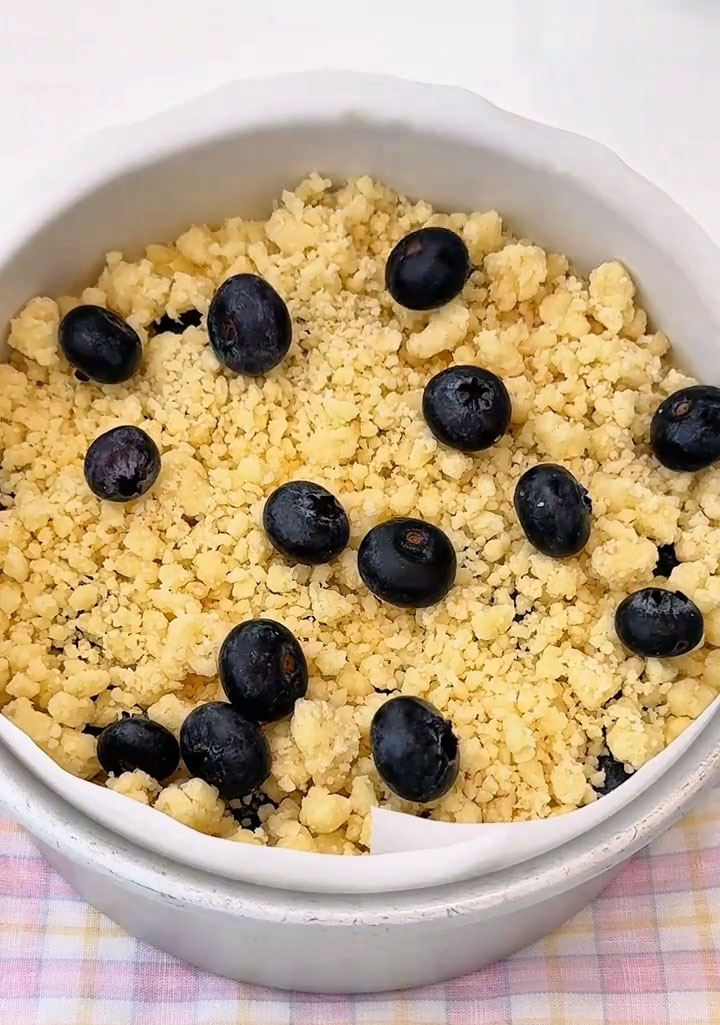 Top with the remaining fresh blueberries