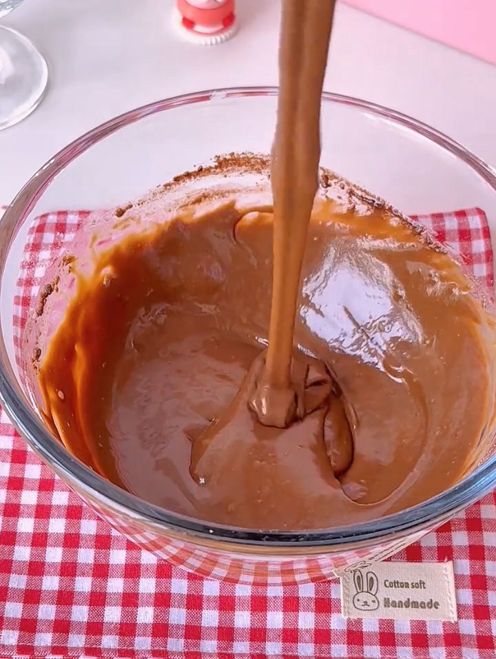 Whisk until you have a smooth, shiny, and homogenous chocolate batter