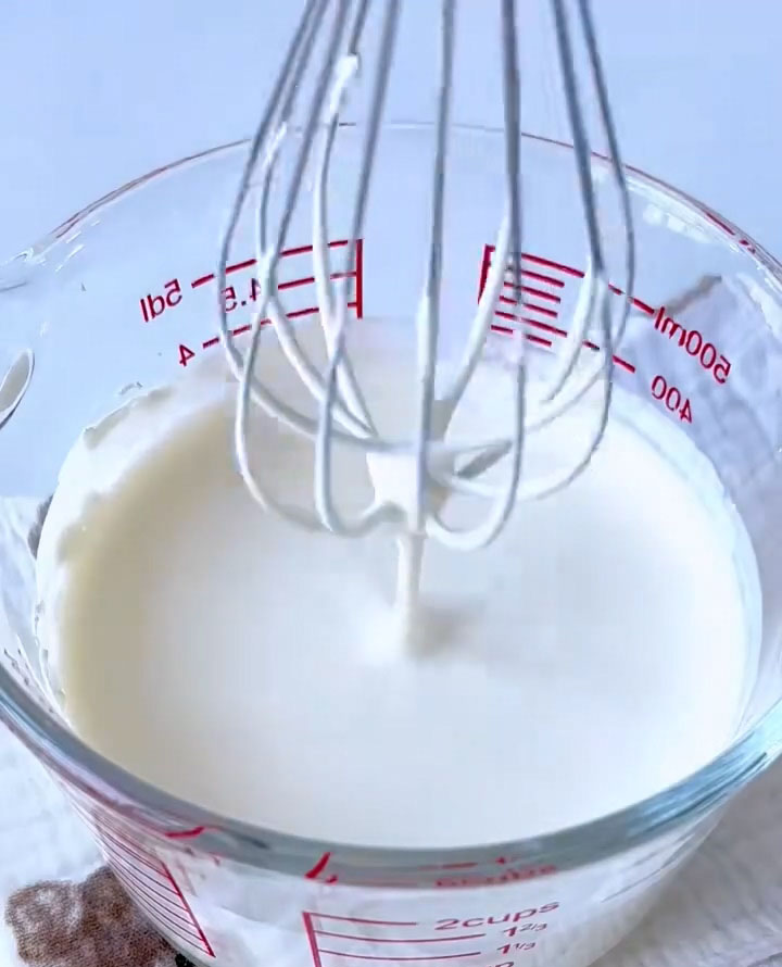 whip the 150g of cold whipping cream