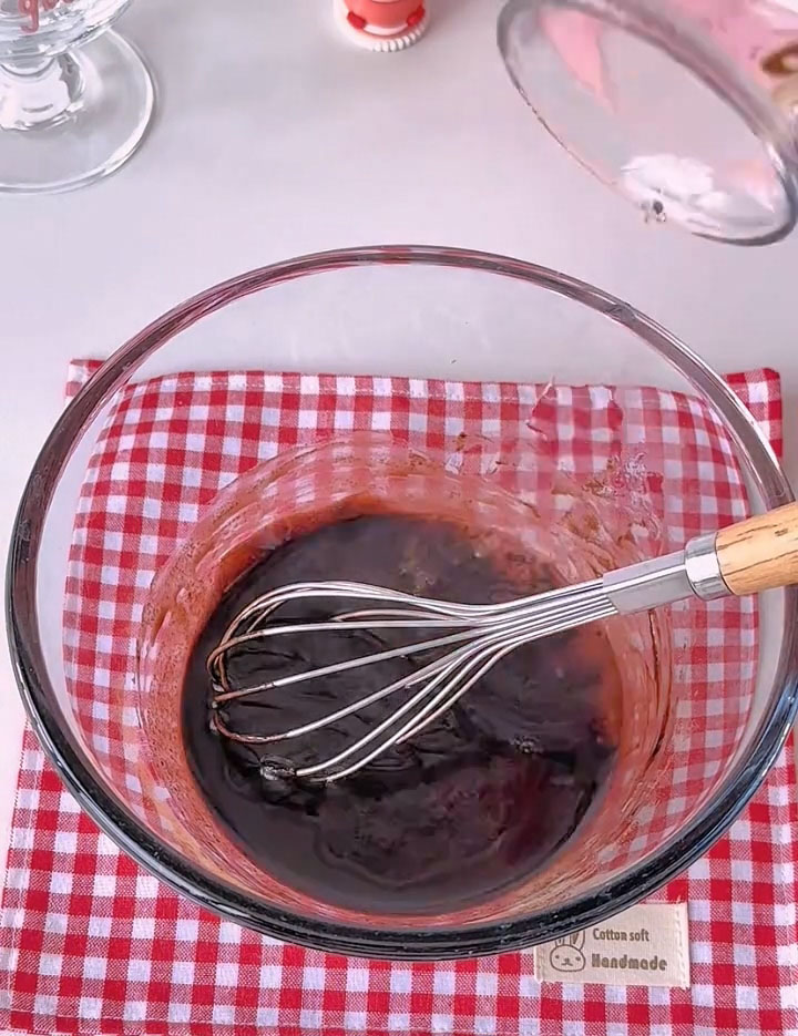 whisk together the corn oil and cocoa powder until smooth