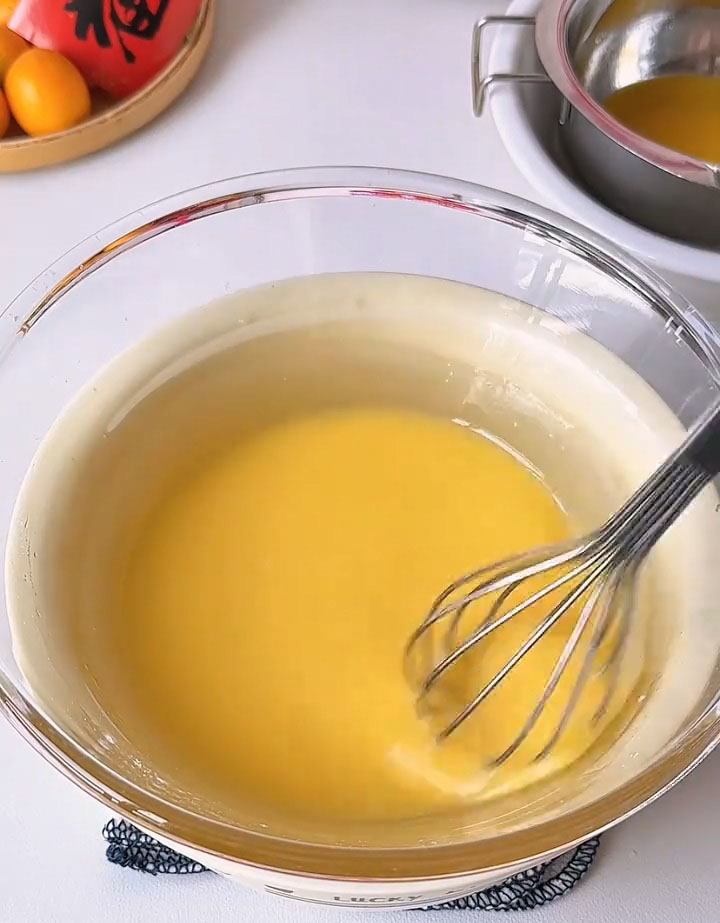 Add 35 g powdered sugar to the bowl and continue whisking