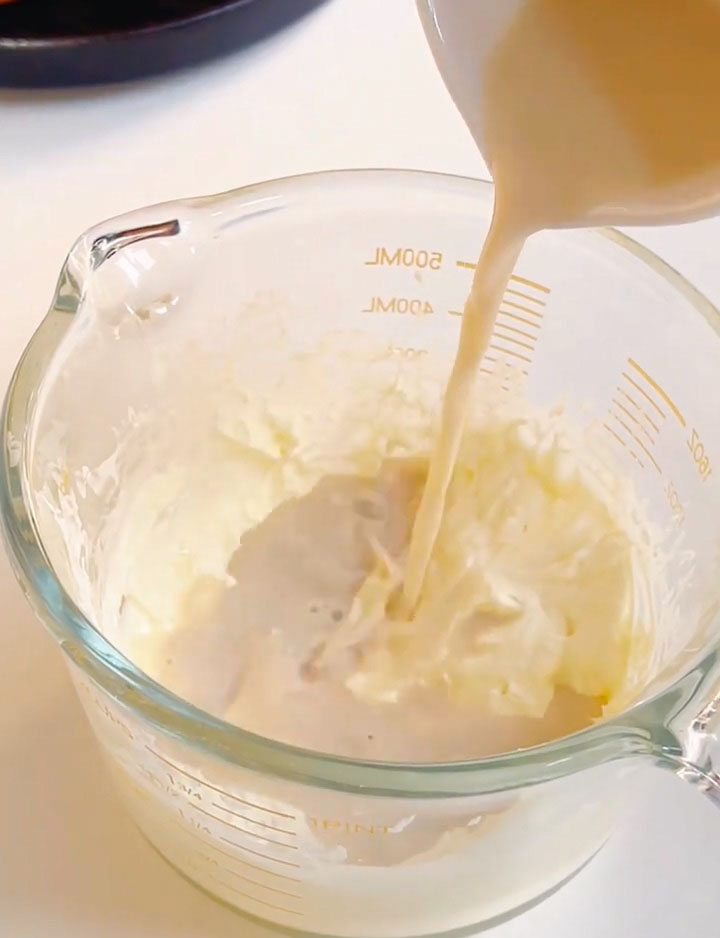 Add the remaining milk tea