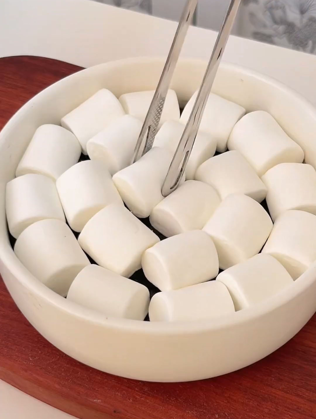 Arrange the marshmallows evenly over the surface of the Oreo brownie base
