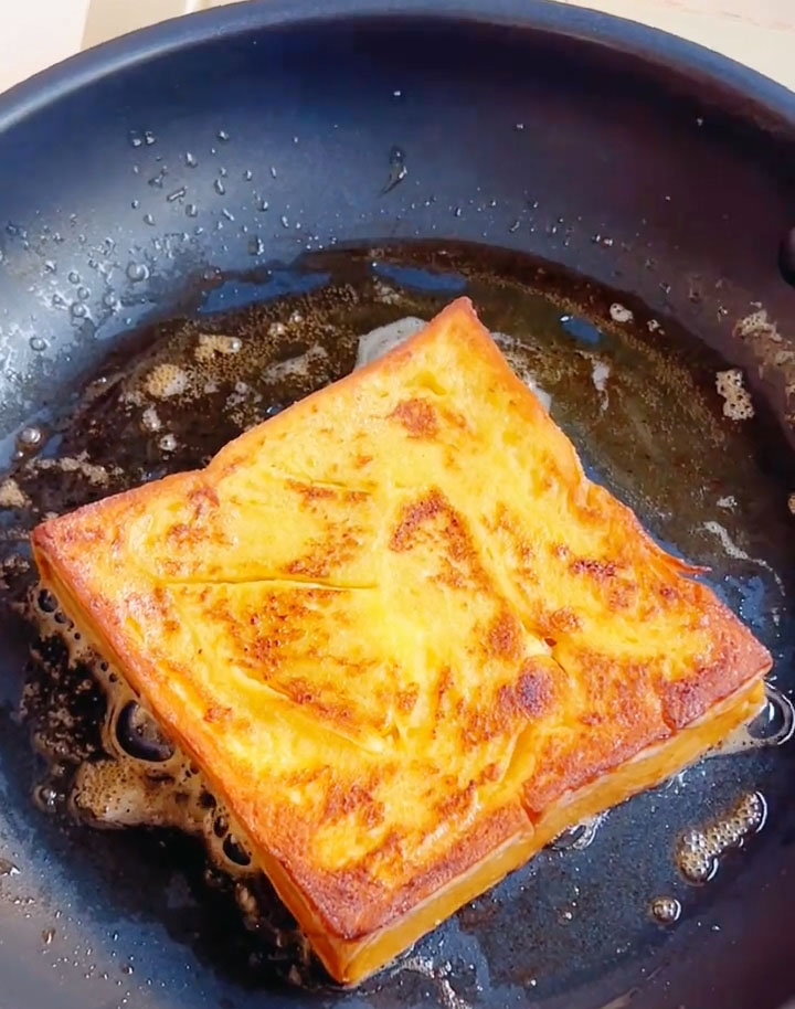 Cook the bread over medium low heat until both sides turn golden brown