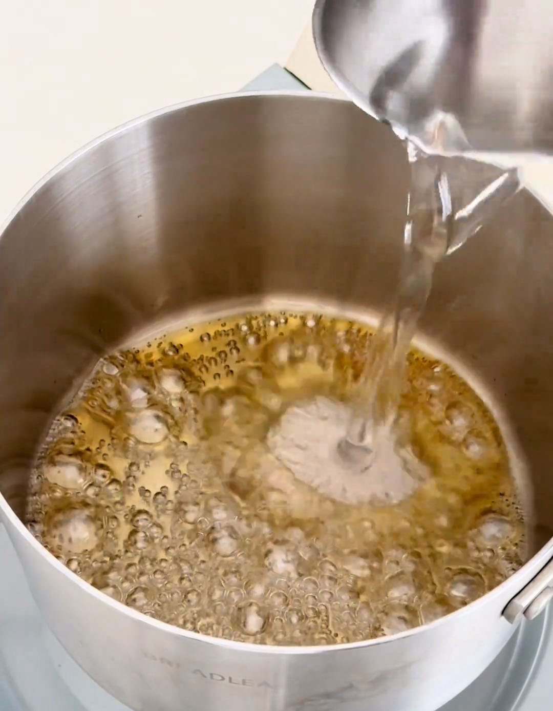 Now carefully pour in the 20g hot water