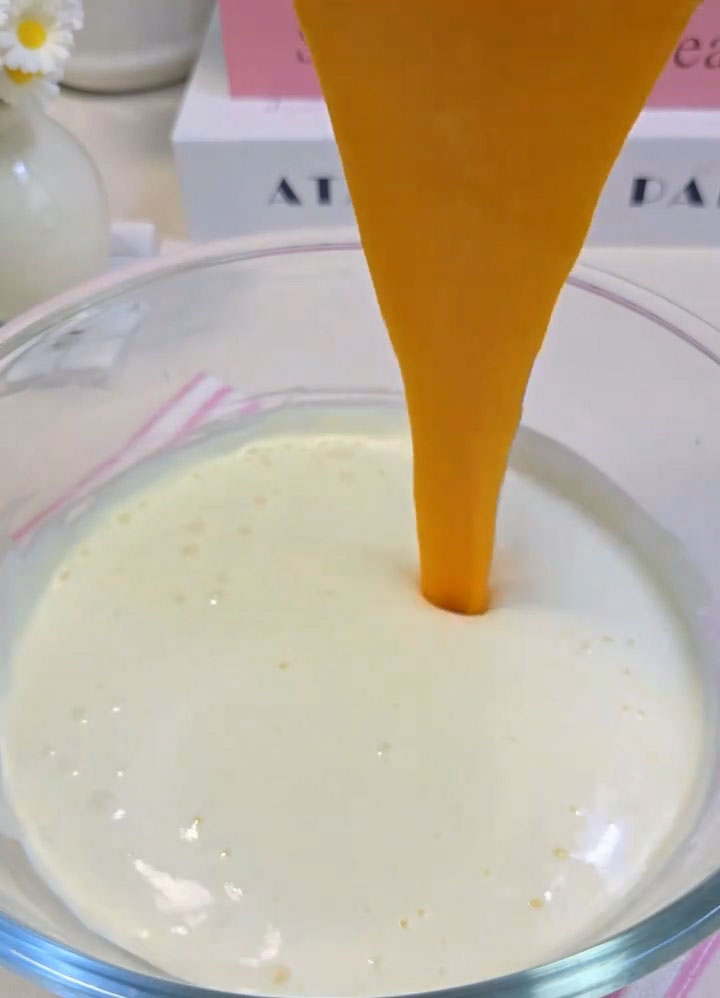 Pour the mango gelatin mixture into the whipped cream