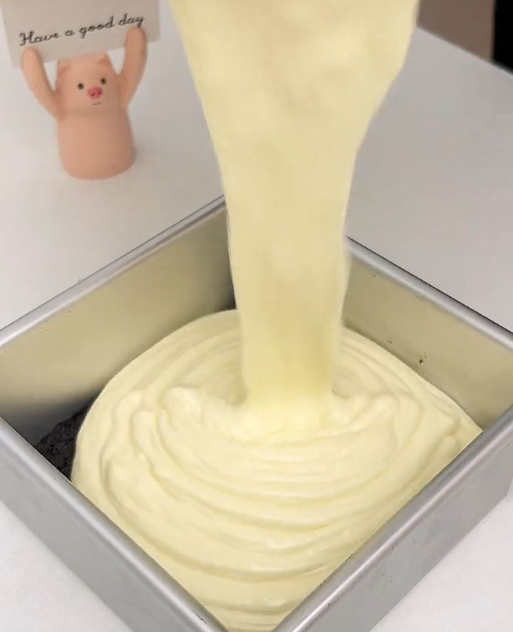 Slowly pour the lime cheesecake mixture over the crust